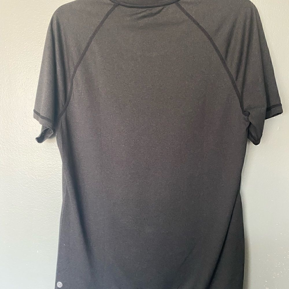New Z BY ZELLA DARK GRAY SHORT SLEEVE athletic top small - Picture 3 of 8